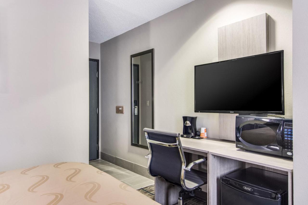 Quality Inn & Suites Grove City-Outlet Mall Exteriör bild