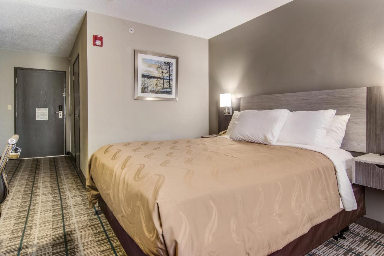 Quality Inn & Suites Grove City-Outlet Mall Exteriör bild