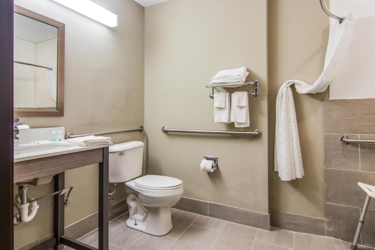 Quality Inn & Suites Grove City-Outlet Mall Exteriör bild