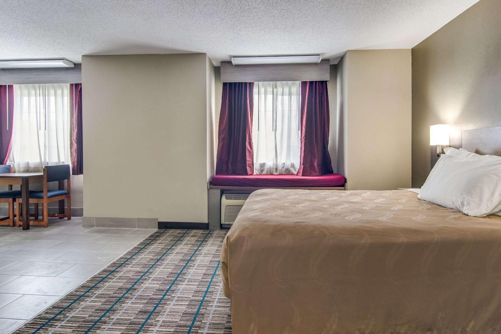 Quality Inn & Suites Grove City-Outlet Mall Exteriör bild