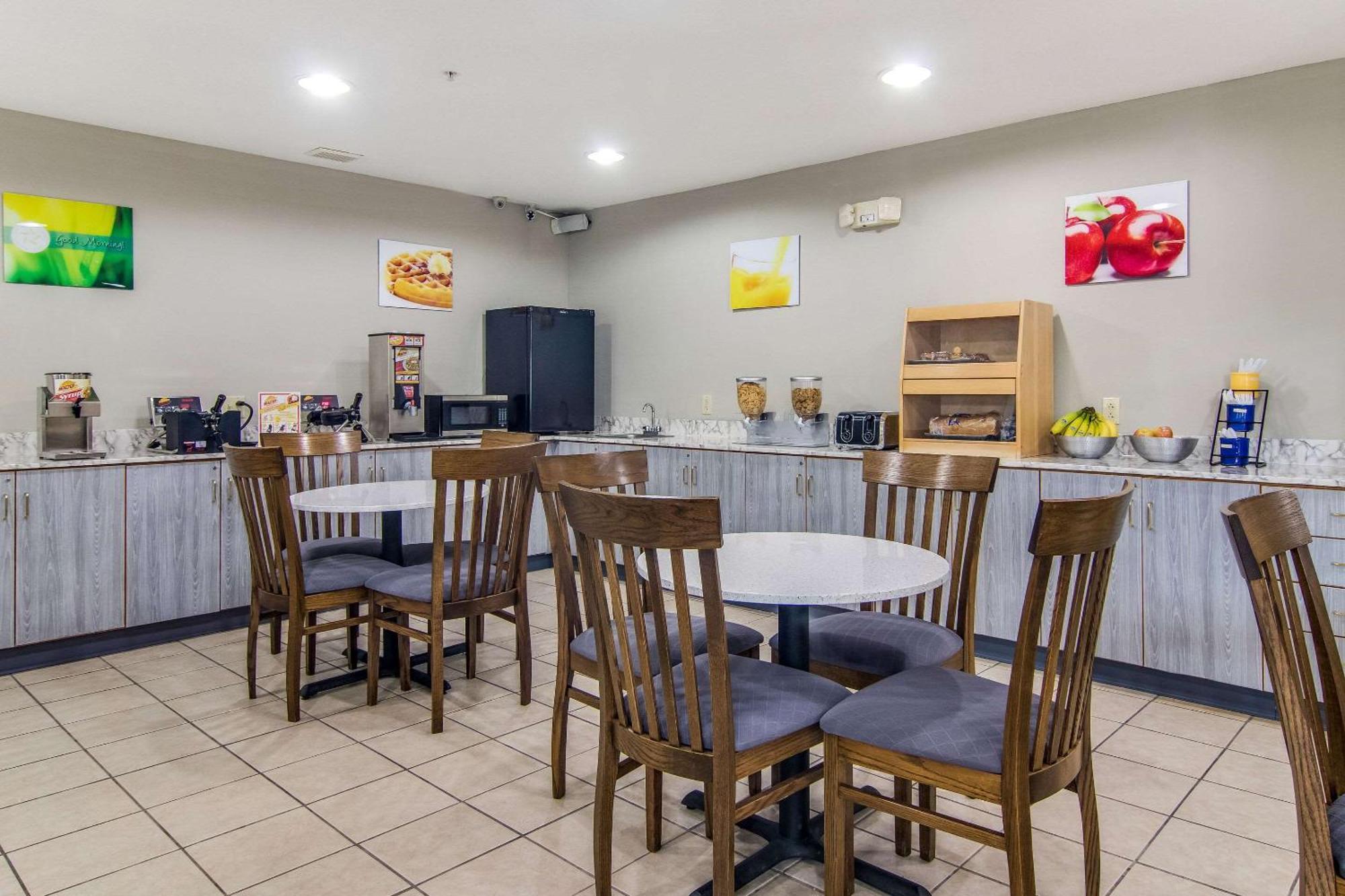 Quality Inn & Suites Grove City-Outlet Mall Exteriör bild