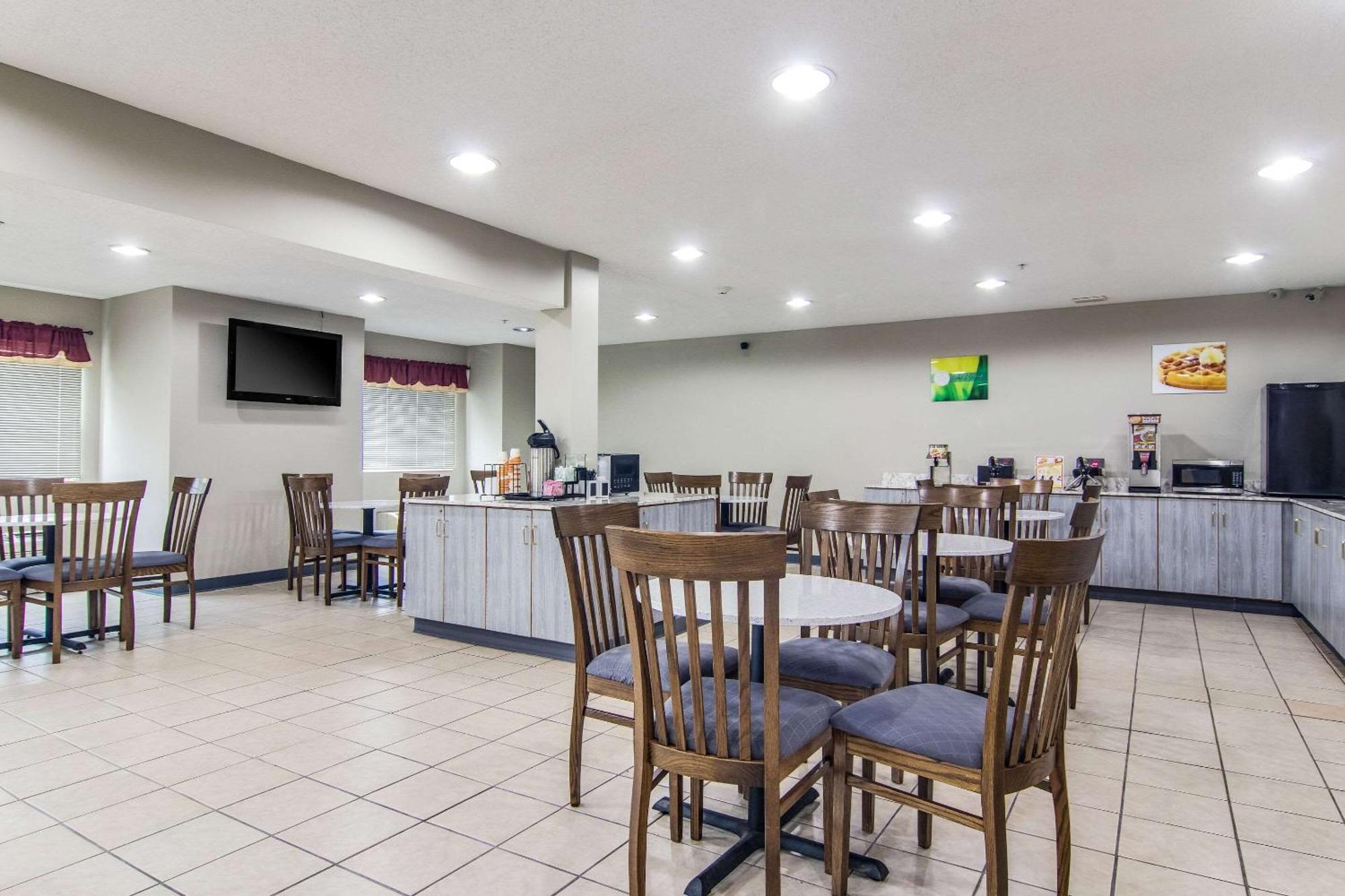 Quality Inn & Suites Grove City-Outlet Mall Exteriör bild