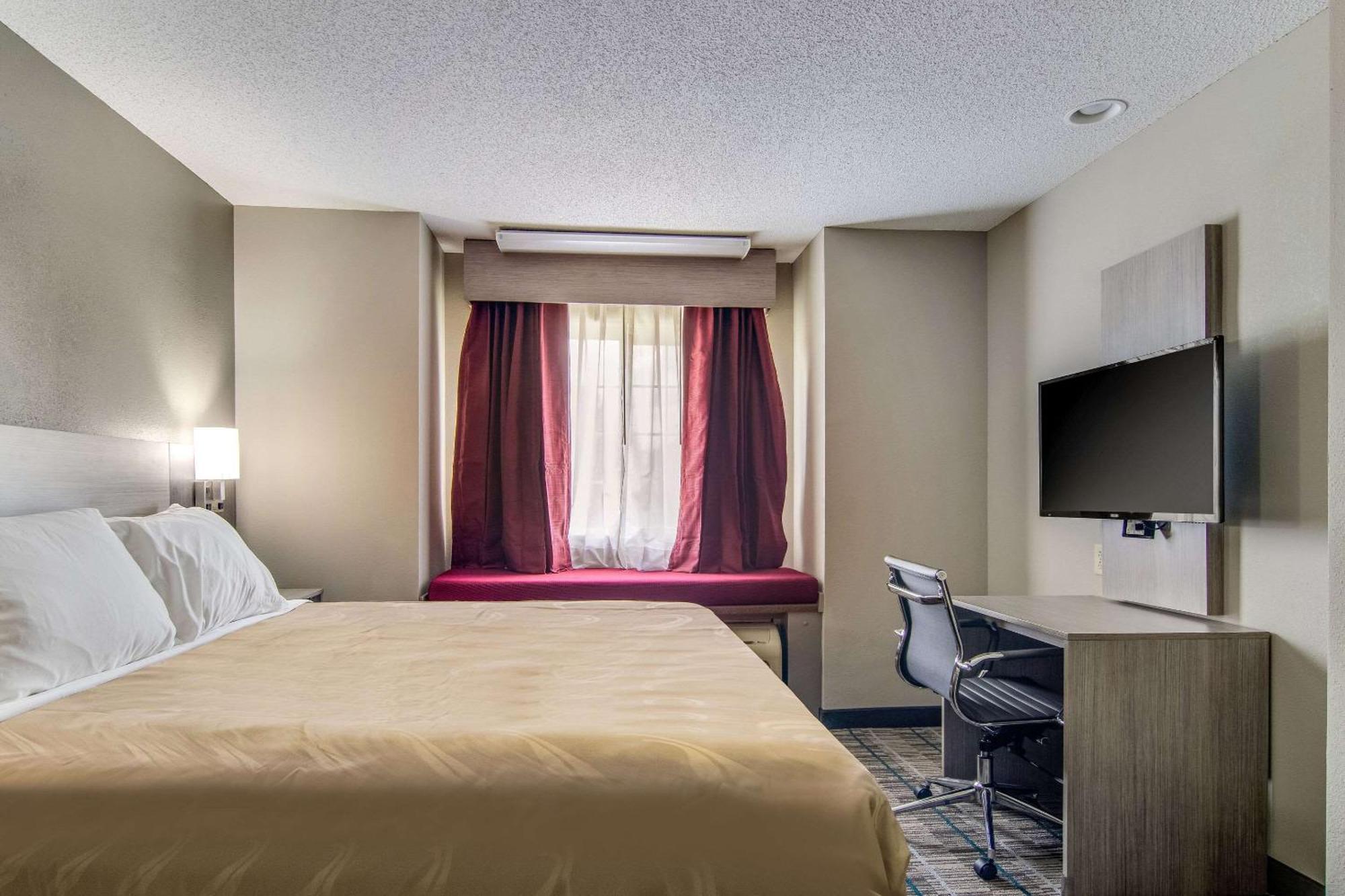 Quality Inn & Suites Grove City-Outlet Mall Exteriör bild