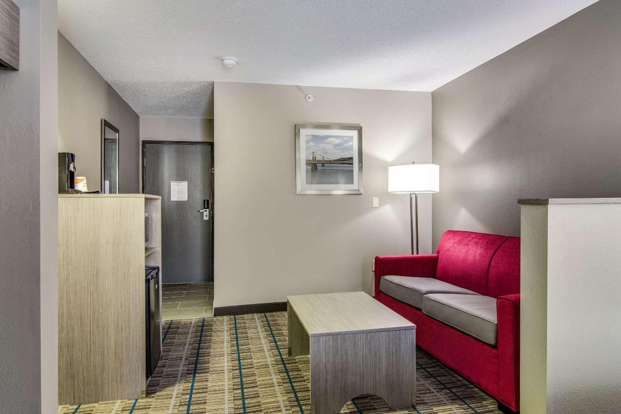 Quality Inn & Suites Grove City-Outlet Mall Exteriör bild