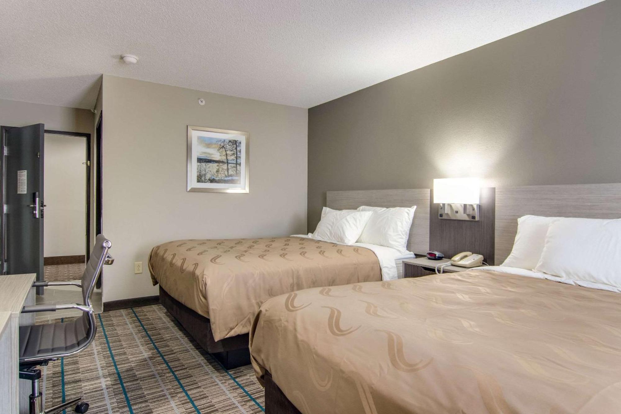 Quality Inn & Suites Grove City-Outlet Mall Exteriör bild
