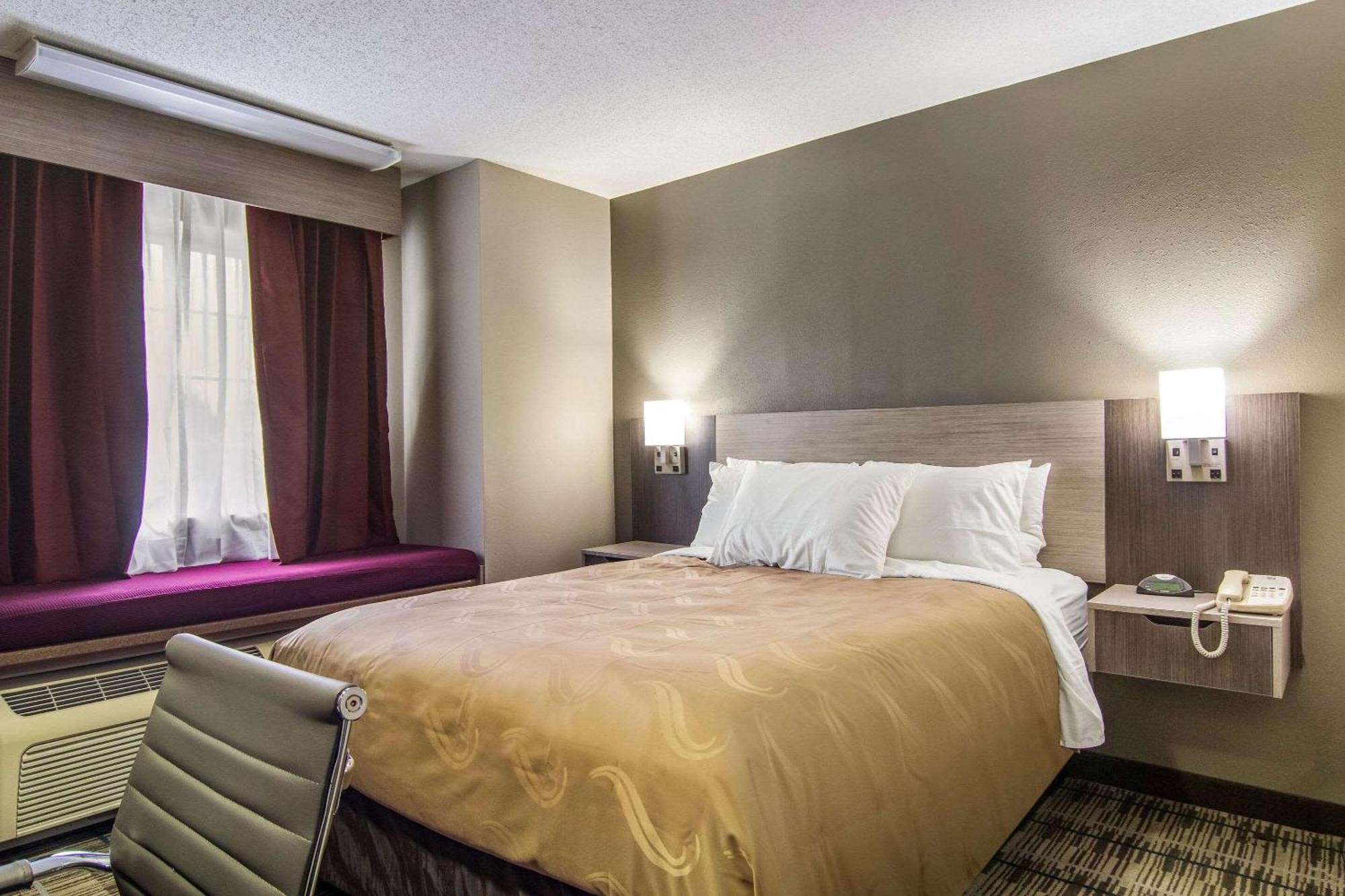 Quality Inn & Suites Grove City-Outlet Mall Exteriör bild