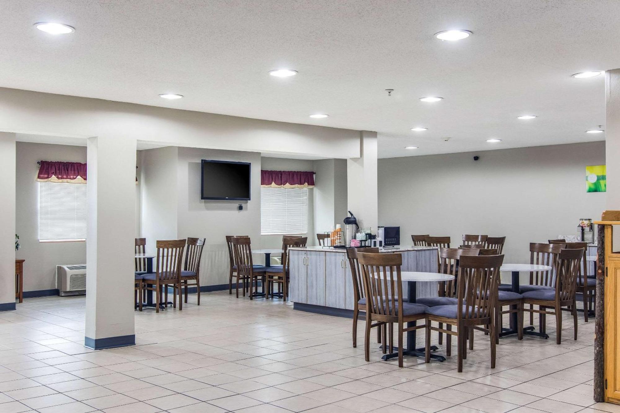 Quality Inn & Suites Grove City-Outlet Mall Exteriör bild