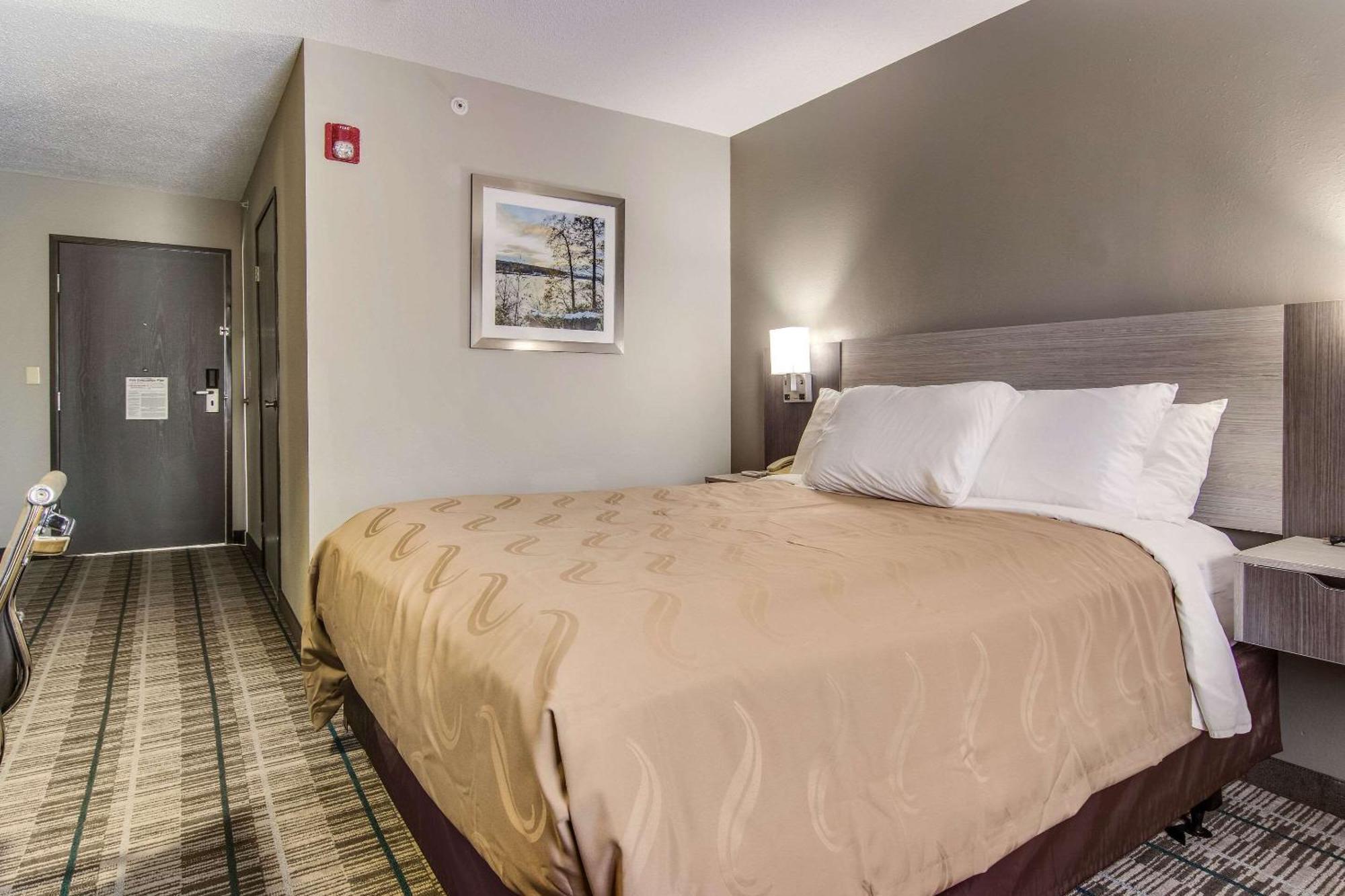 Quality Inn & Suites Grove City-Outlet Mall Exteriör bild